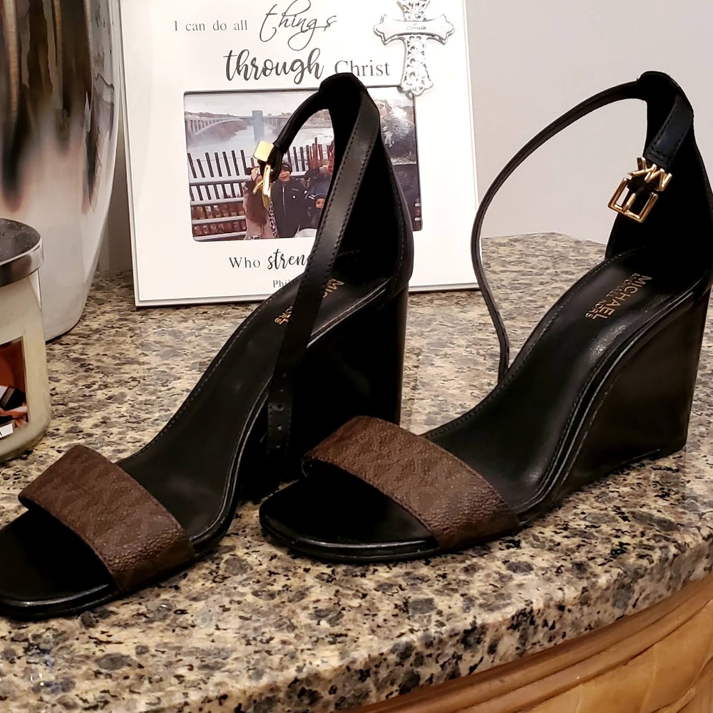 Michael Kors wedge heels 👠